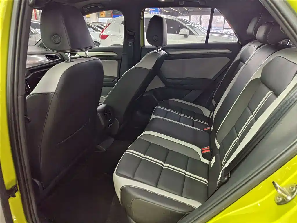 VOLKSWAGEN T-ROC EXPLORING SONGS