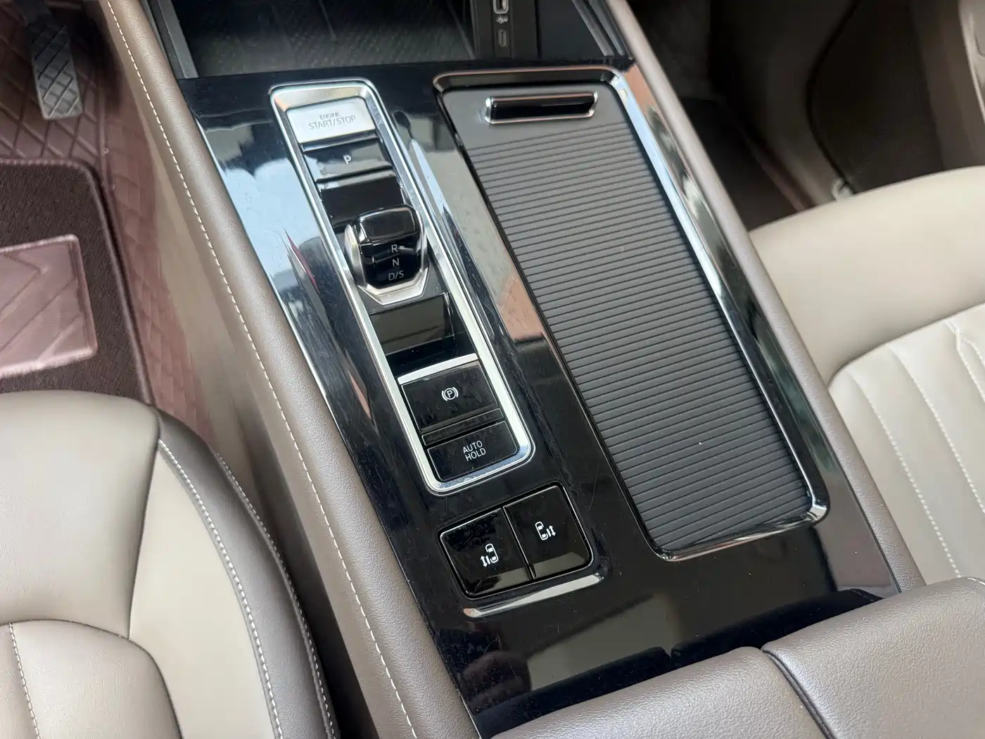 Volkswagen Viloran 2024 330TSI Luxury Edition фото 10