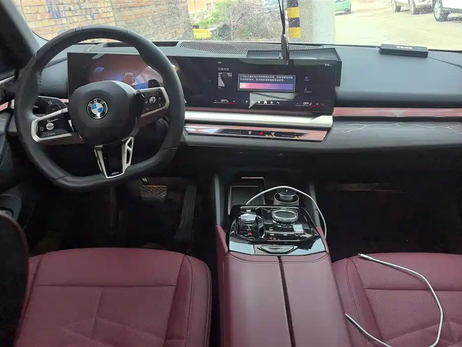 BMW 5 Series 2025 530Li Premium M Sport Package фото 12