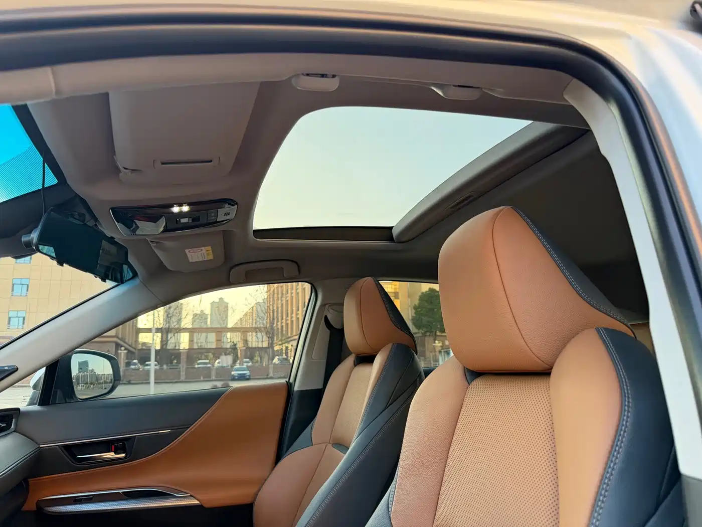 Toyota Venza 2022 2.0L CVT 2WD Premium фото 21