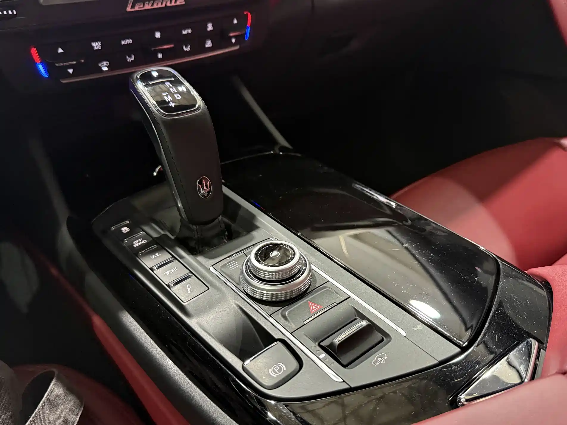 Photo 15 - Maserati Levante