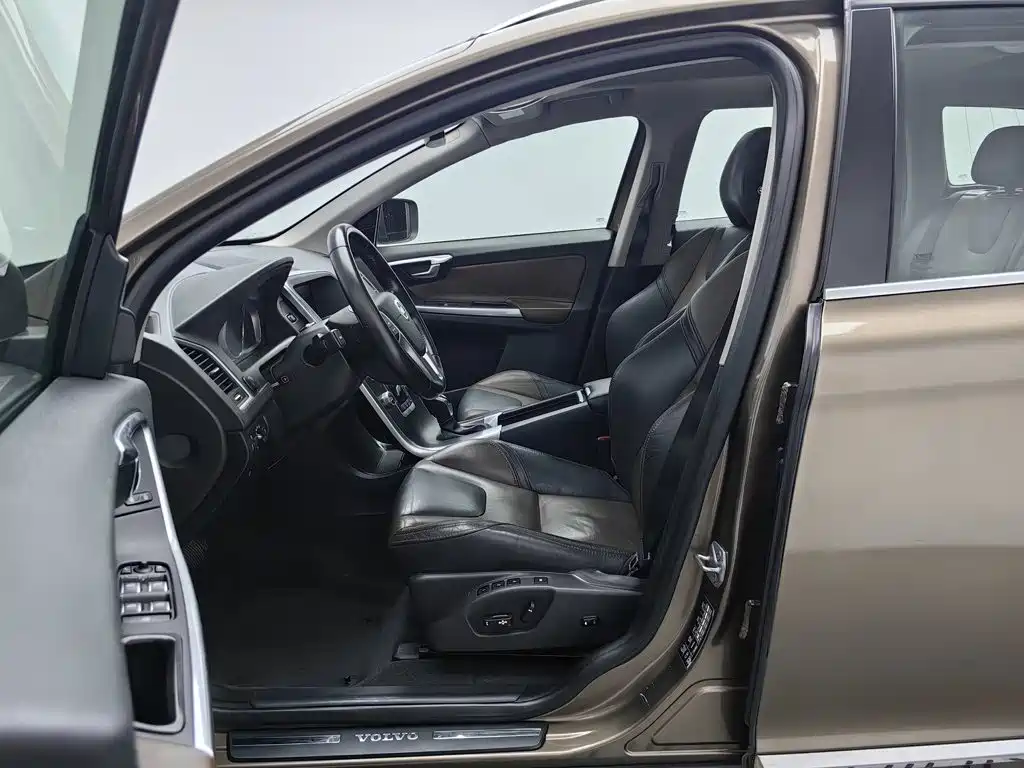 Фото 10 - Volvo XC60