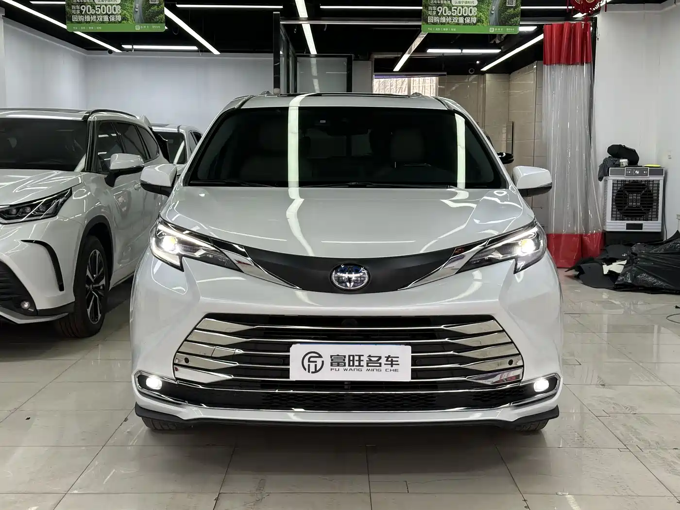 Toyota Sienna 2023 2.5L Hybrid Comfort Edition фото 2
