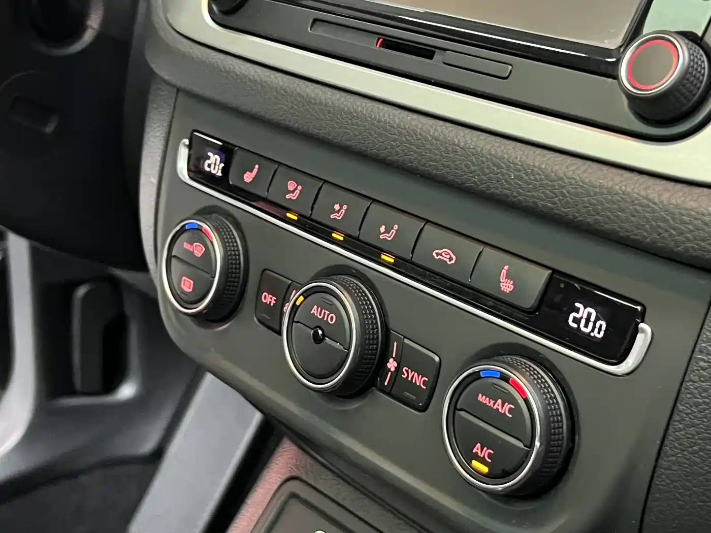 Volkswagen Tiguan 2015 1.8TSI Automatic 2WD Highline фото 21