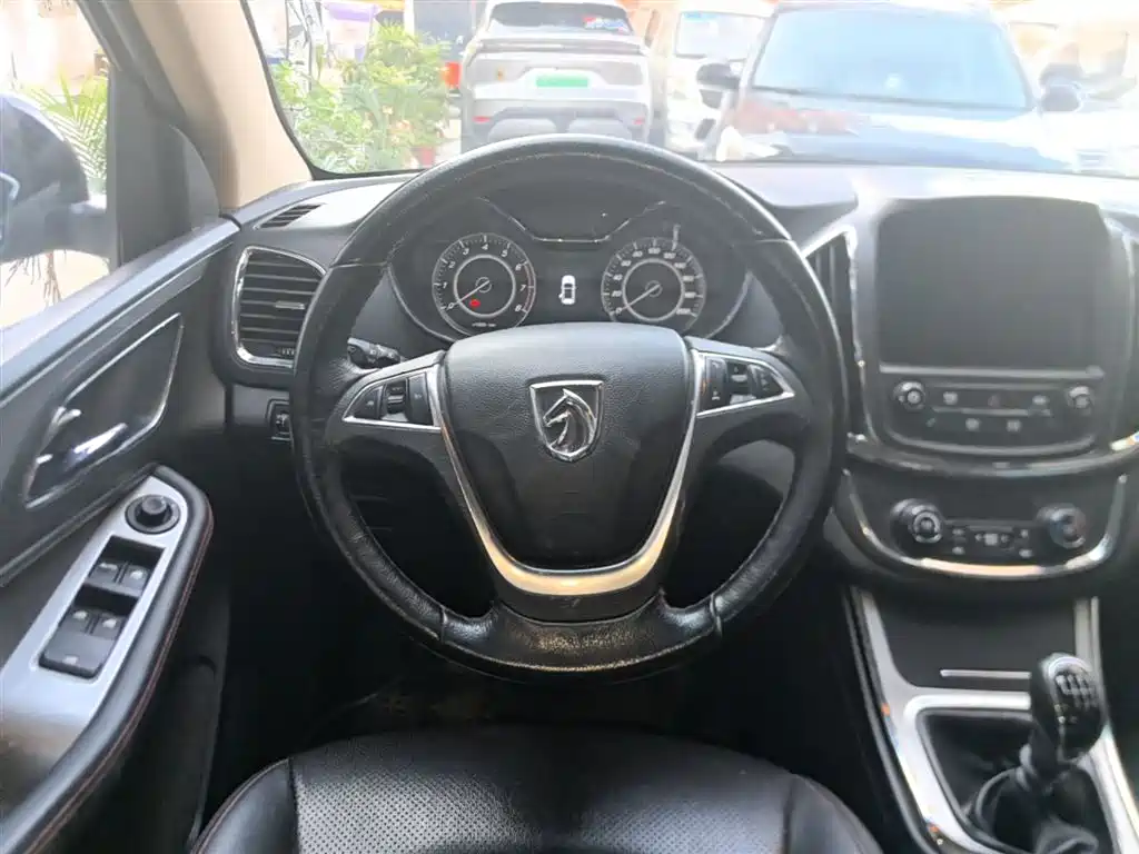 Baojun 560 2017 2016 1.8L Manual Luxury
