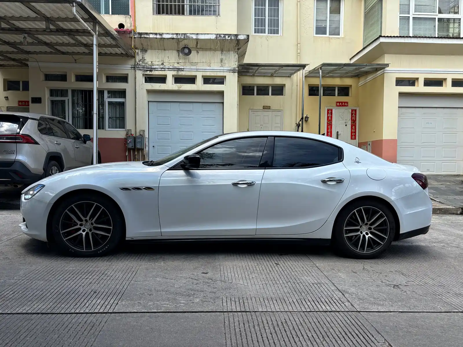 Photo 5 - Maserati Ghibli