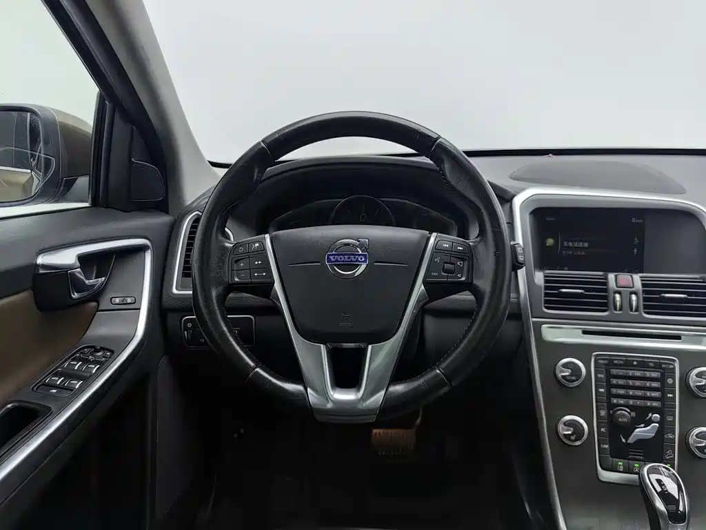 Фото 11 - Volvo XC60