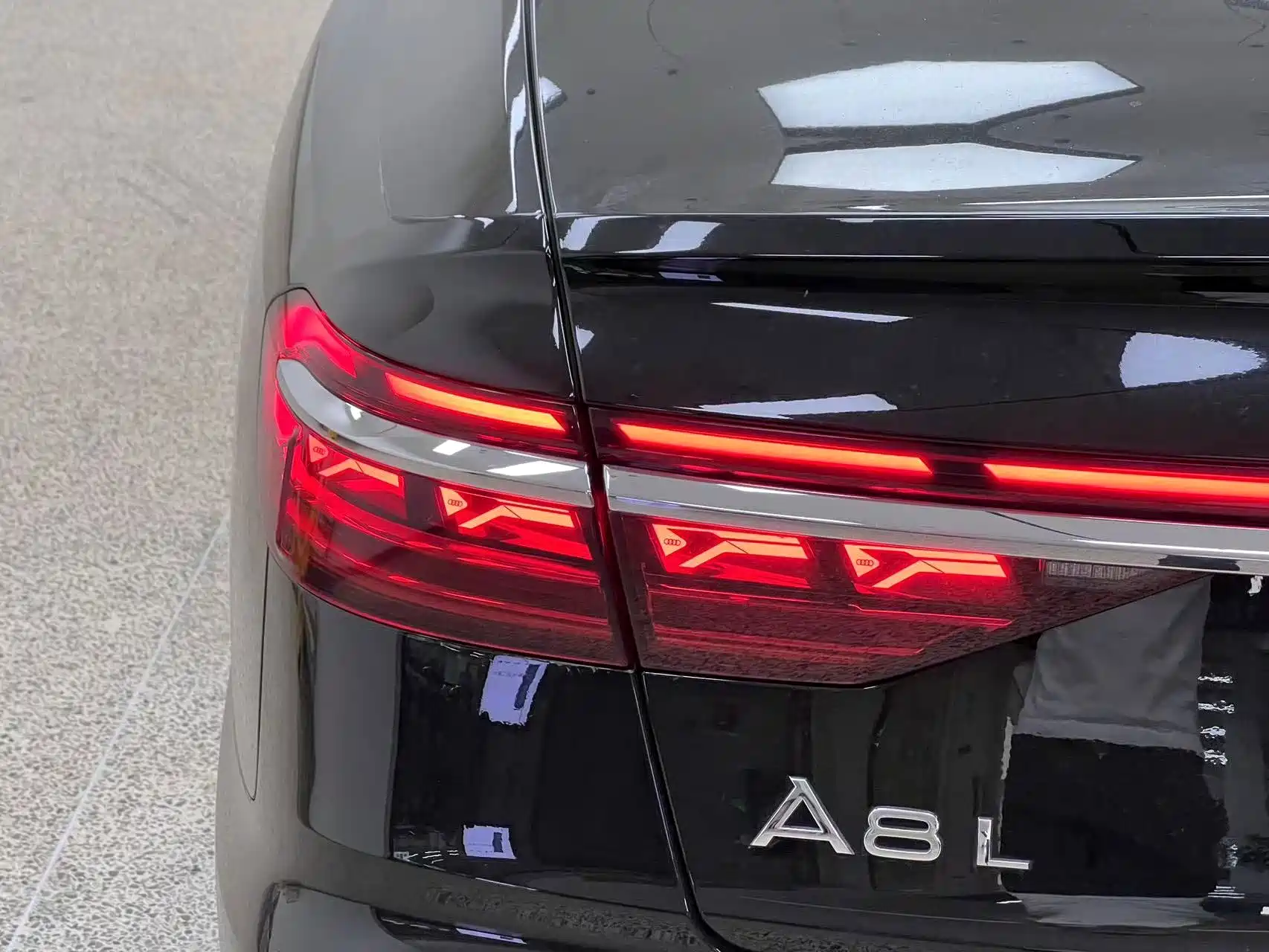 Фото 12 - Audi A8
