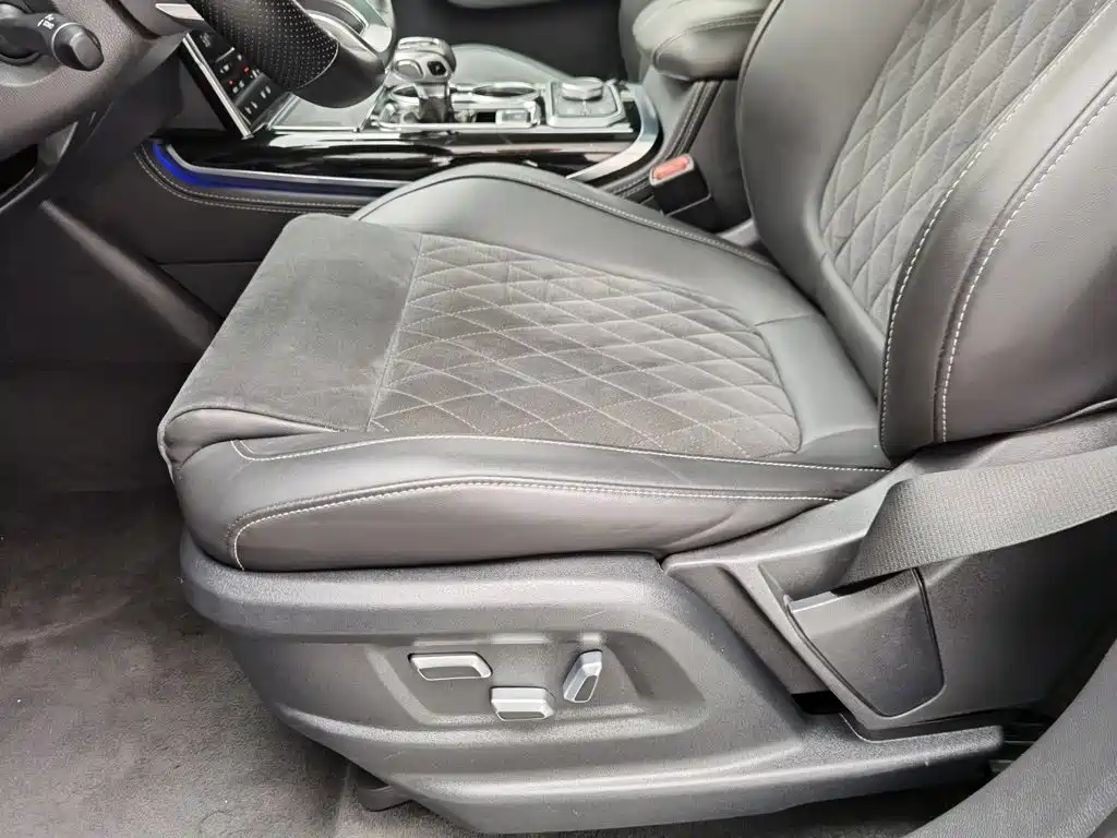 Hongqi HS7 2021 2021 2.0T DCT FWD Smart Connect Qi Chang Edition