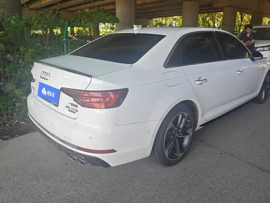 Photo 3 - Audi A4L