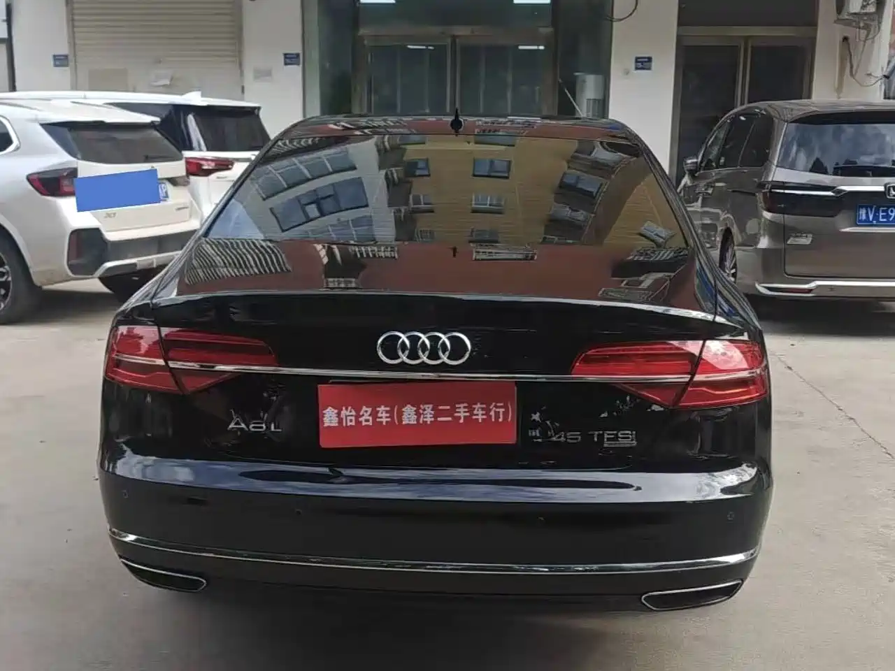 Фото 2 - Audi A8