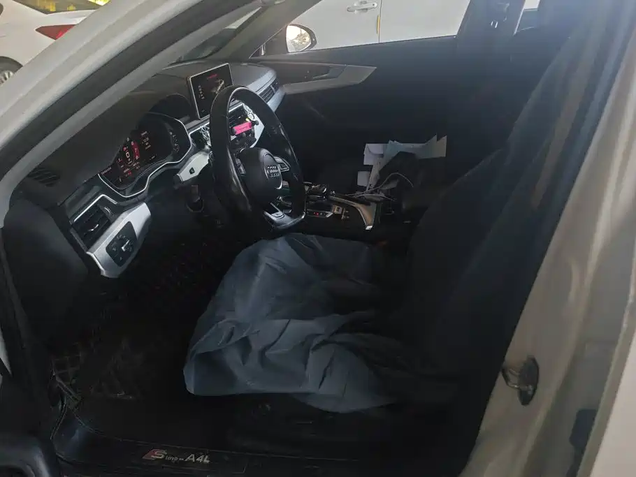 Photo 9 - Audi A4L