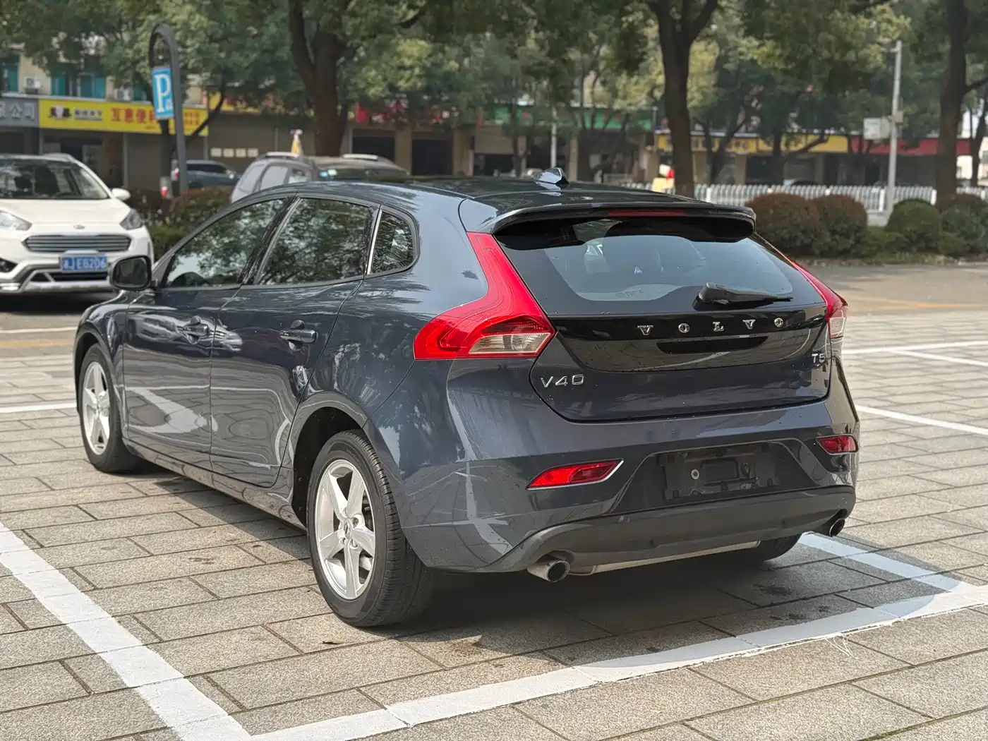 Фото 8 - Volvo V40