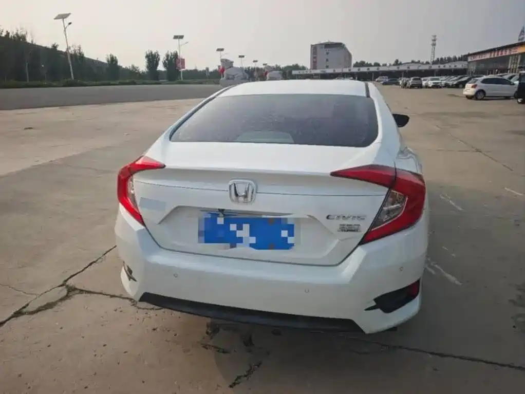 Фото 9 - Honda Civic