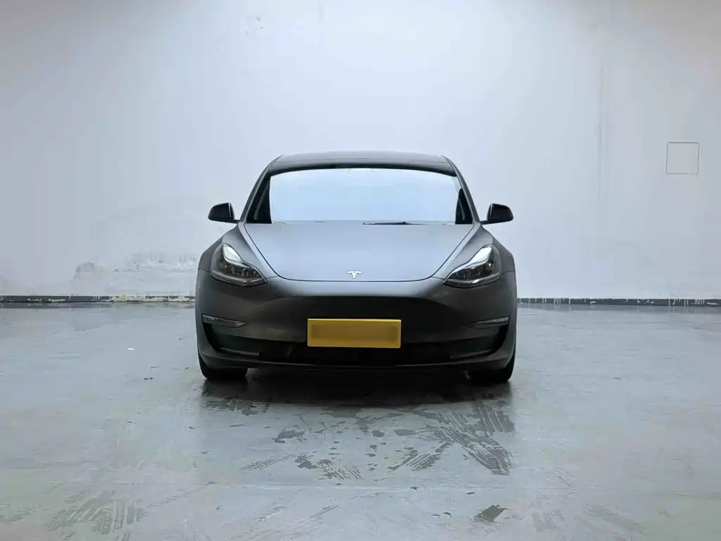 Фото 3 - Tesla Model 3