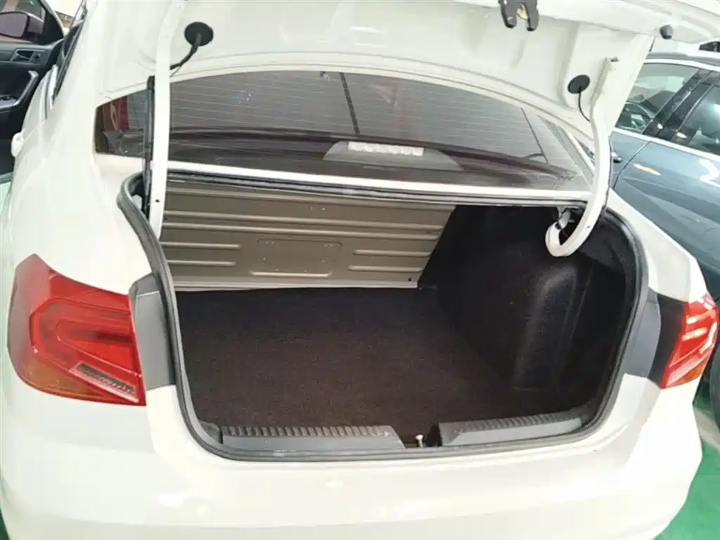 Volkswagen Jetta 2017 1.5L Automatic Fashion фото 19