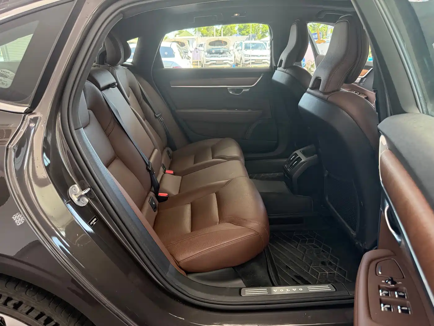 Volvo S90 2024 2024 B5 Momentum Luxury Edition