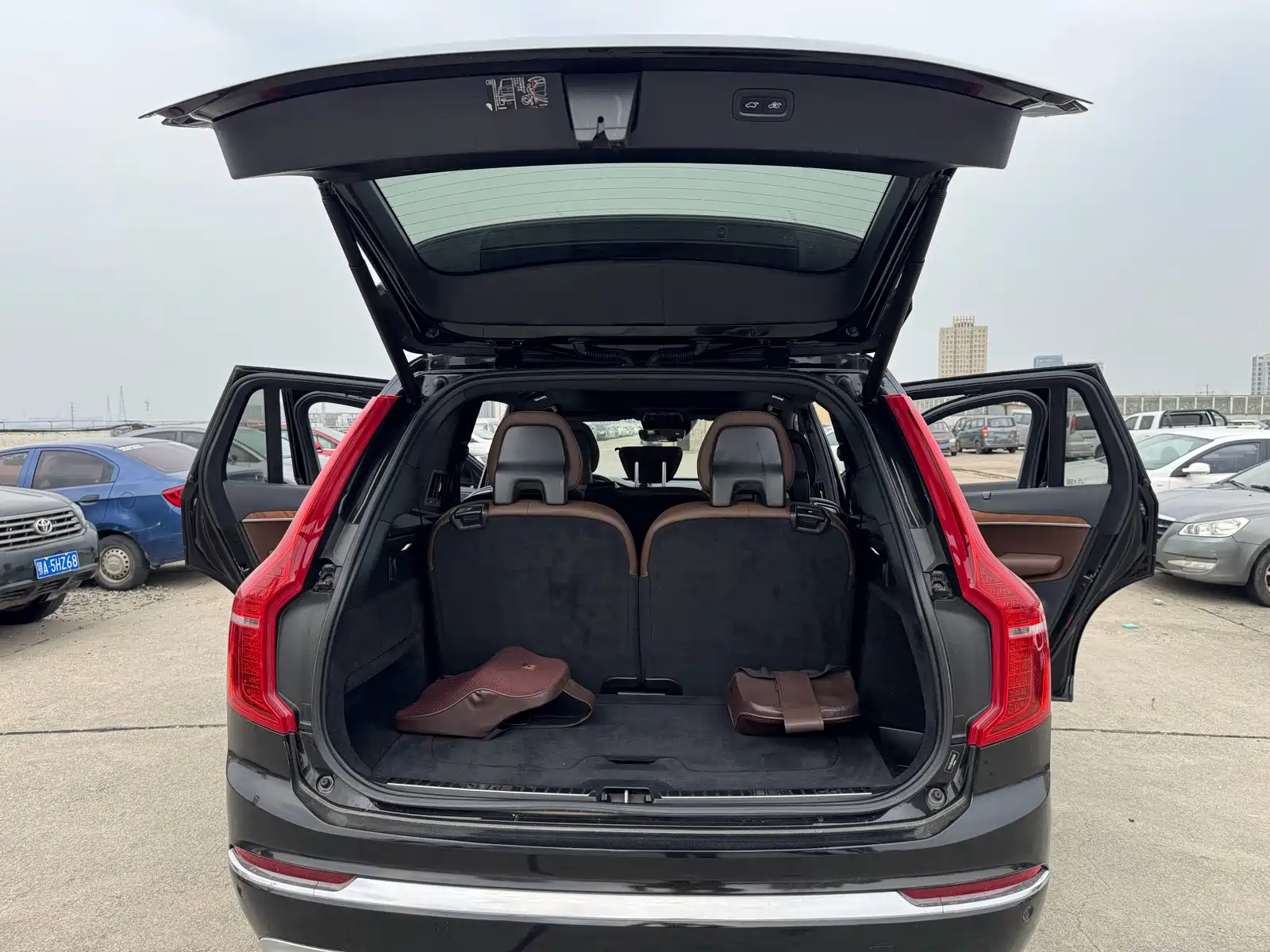 Photo 11 - Volvo XC90