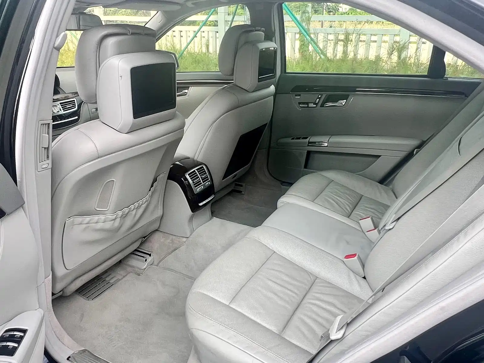 Photo 9 - Mercedes-Benz S-Class
