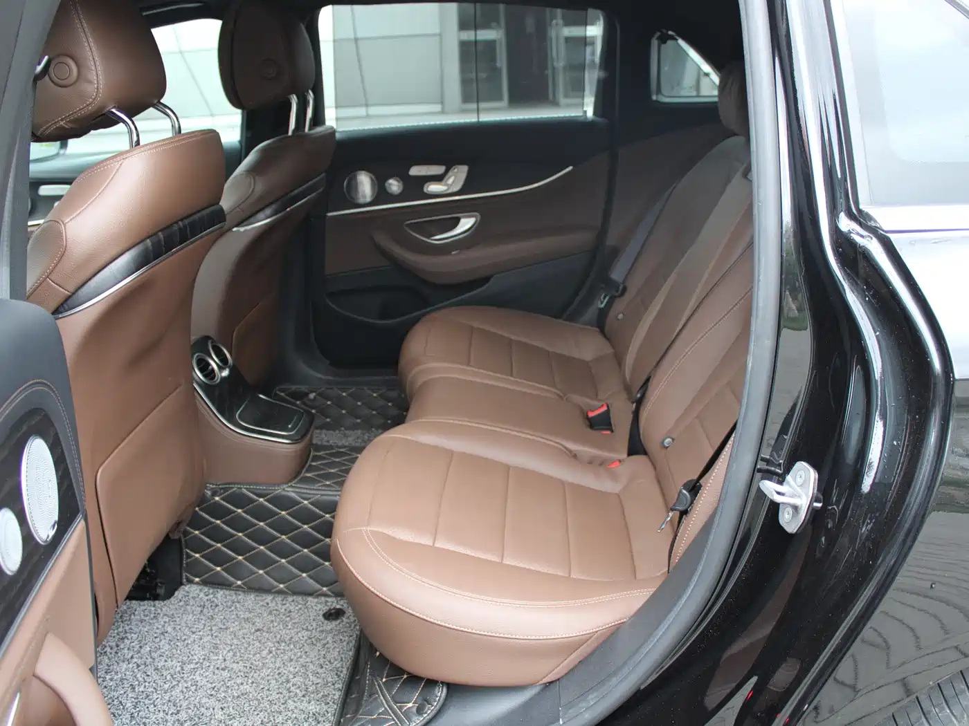 Mercedes-Benz E-Class 2022 E 300 L Sport Luxury фото 9