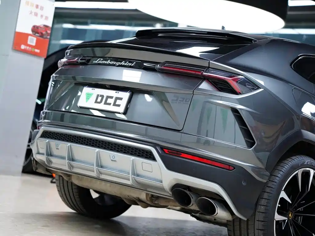 Фото 6 - Lamborghini Urus
