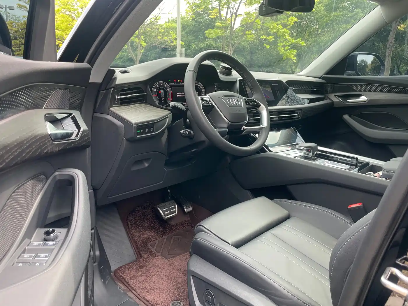 Audi Q6 2025 2025 40 TFSI quattro Commemorative Edition Yulin Package 7-Seater