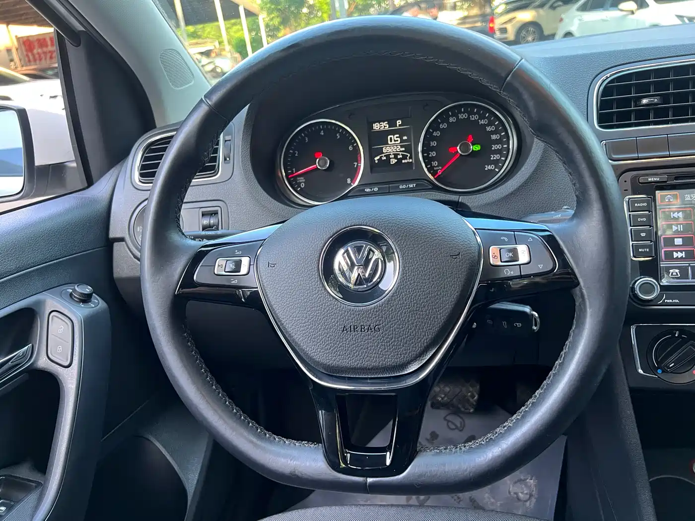 Volkswagen Polo 2016 1.6L Automatic Comfort фото 14