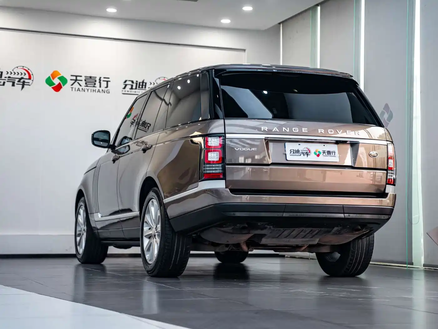 Land Rover Range Rover 2014 3.0 SC V6 Vogue фото 7