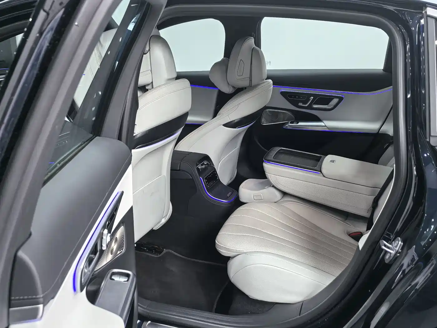 Mercedes-Benz E-Class 2024 Model E 300 L Luxury фото 14