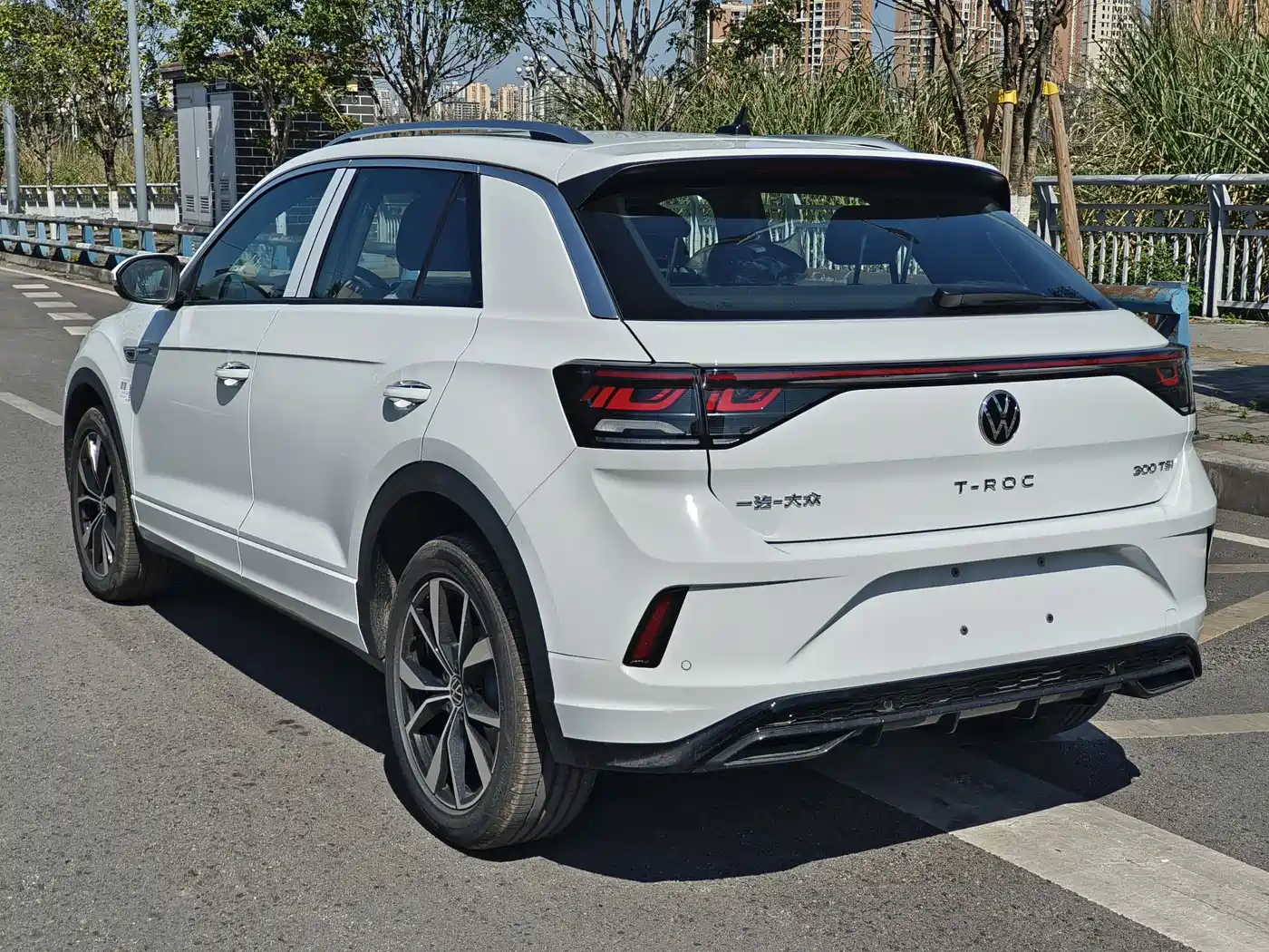 VOLKSWAGEN T-ROC EXPLORING SONGS