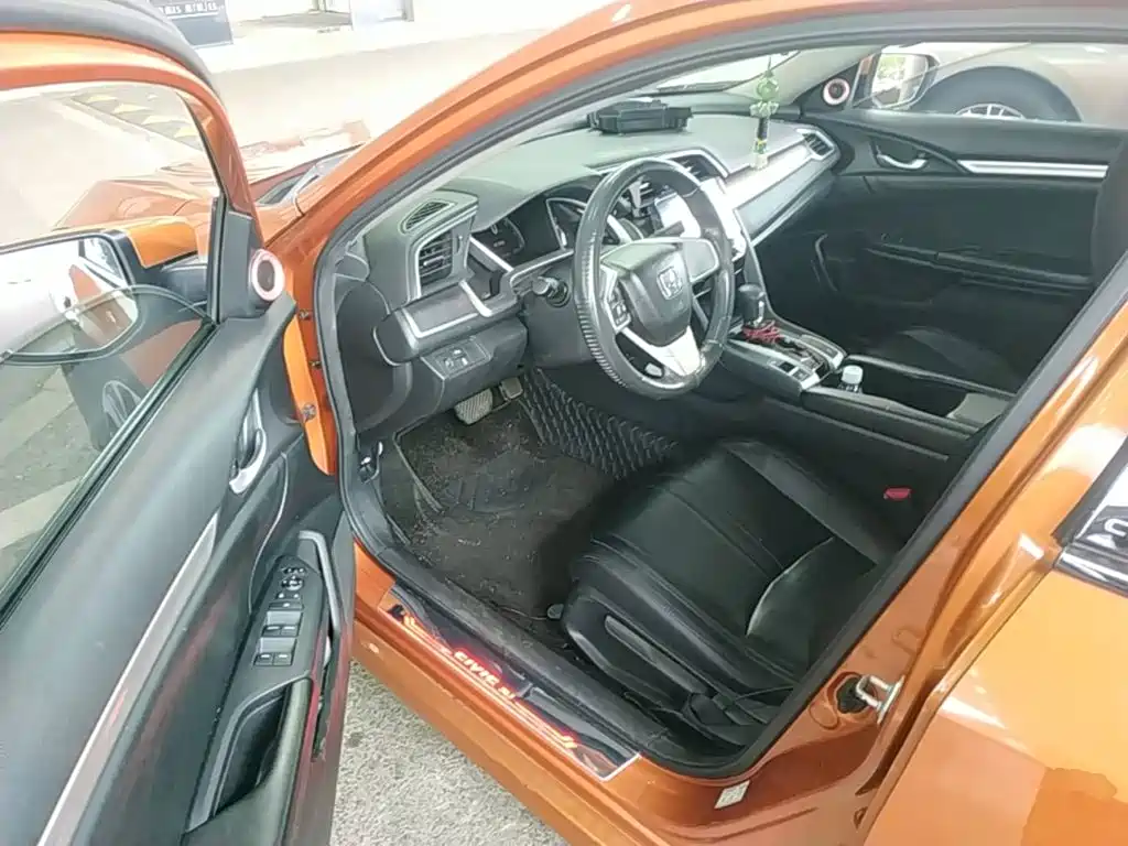Фото 21 - Honda Civic