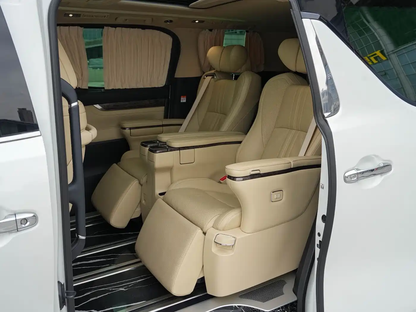 Toyota Alphard 2023 Dual Hybrid 2.5L Ultimate Gold Edition фото 11