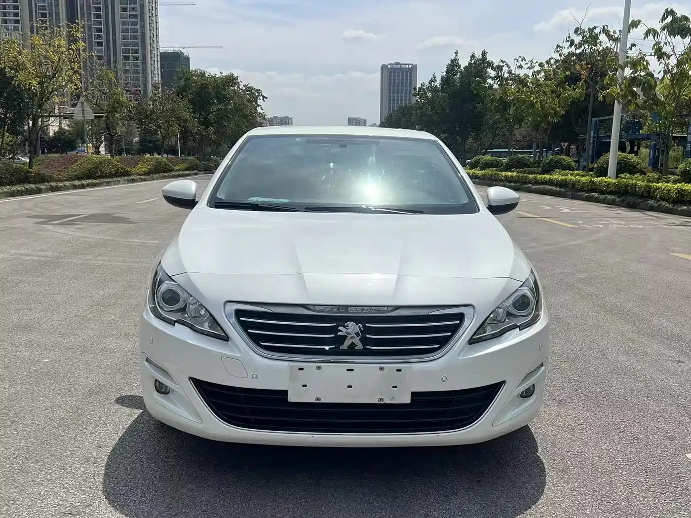 Peugeot 408 2016 1.6T Automatic Luxury Edition фото 2