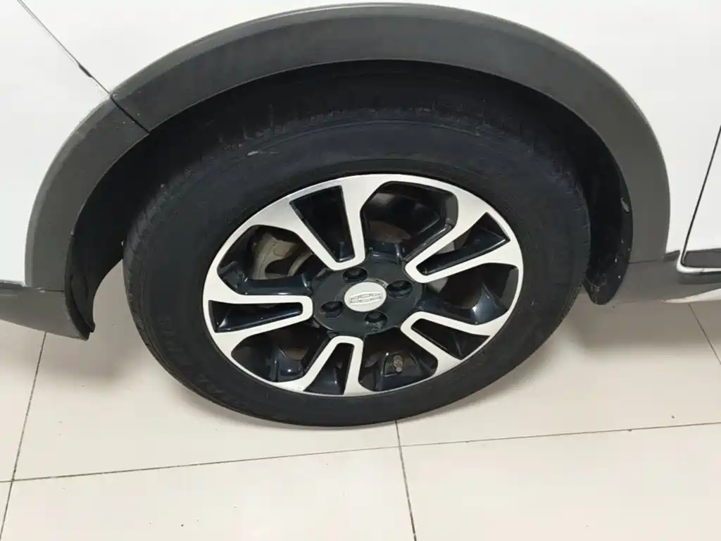 Фото 25 - Geely Vision X3