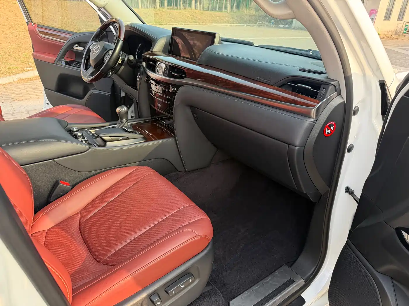 Lexus LX 2017 570 Prestige Luxury фото 18