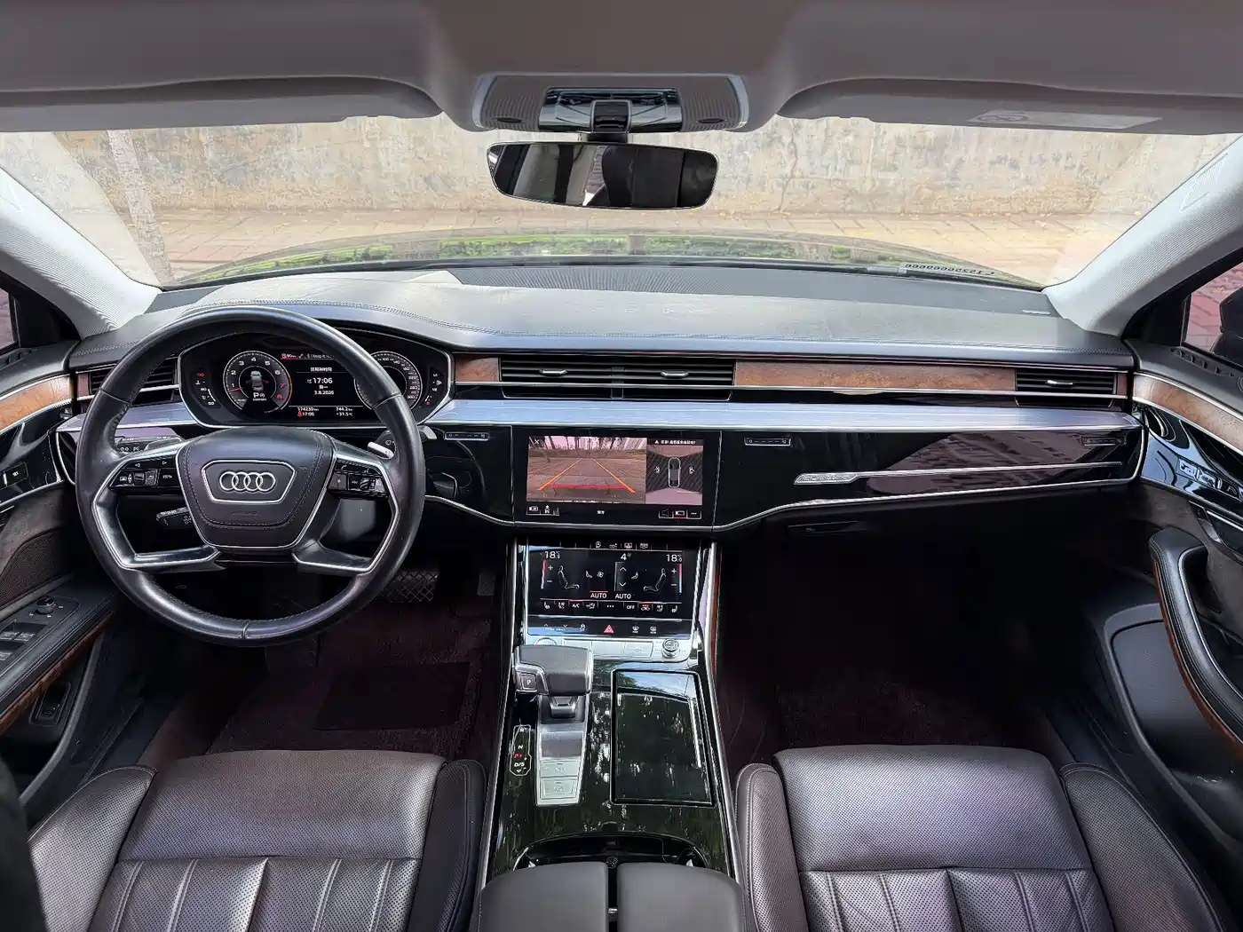 Photo 5 - Audi A8