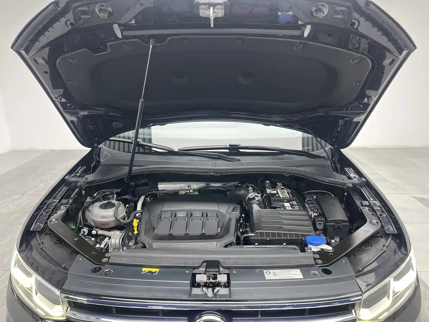 Volkswagen Tiguan L 2023 330TSI Auto 2WD R-Line Flagship Edition фото 9