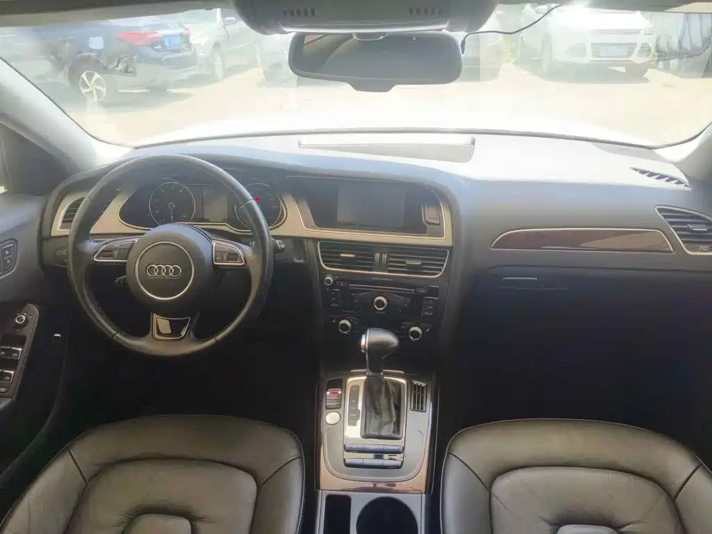 Фото 11 - Audi A4L