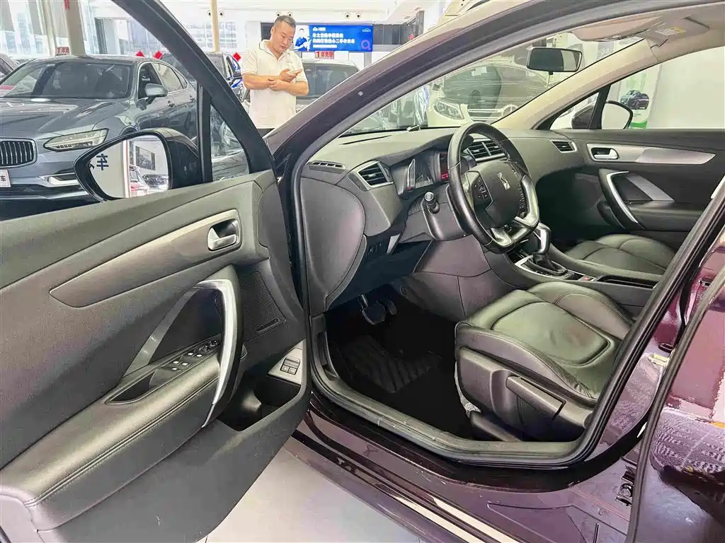 DS 5LS 2014 2014 1.8L Automatic Comfort VTi140