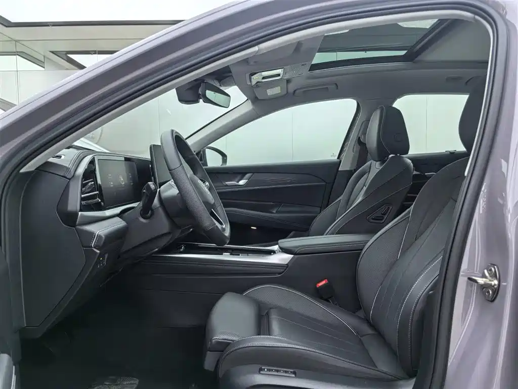 Volkswagen Passat 2025 Pro 380TSI Dragon Prestige Edition фото 6