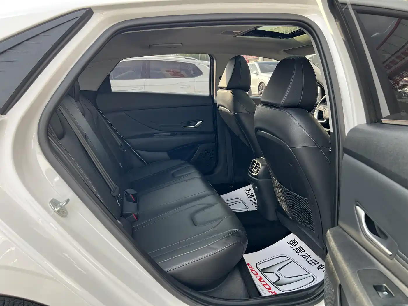 Hyundai Elantra 2023 Model 1.5L CVT LUX Premium Edition фото 10