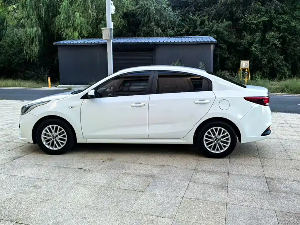 Kia K2 2017 2017 Sedan 1.4L AT GLS
