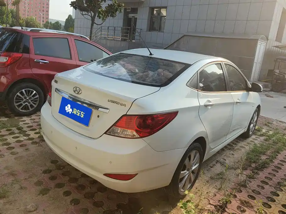Фото 3 - Hyundai Verna