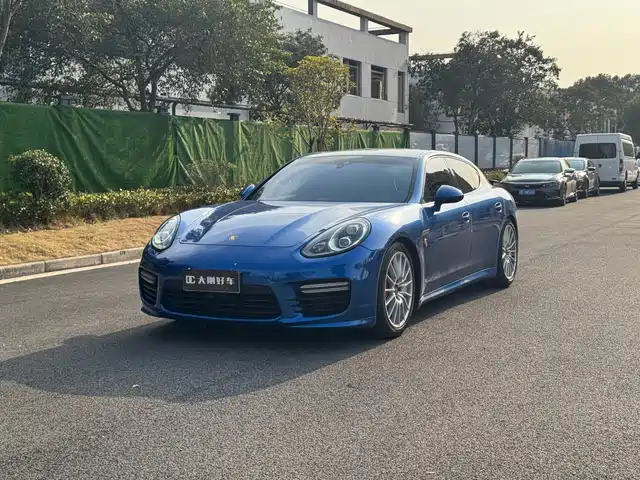 PORSCHE PANAMERA
