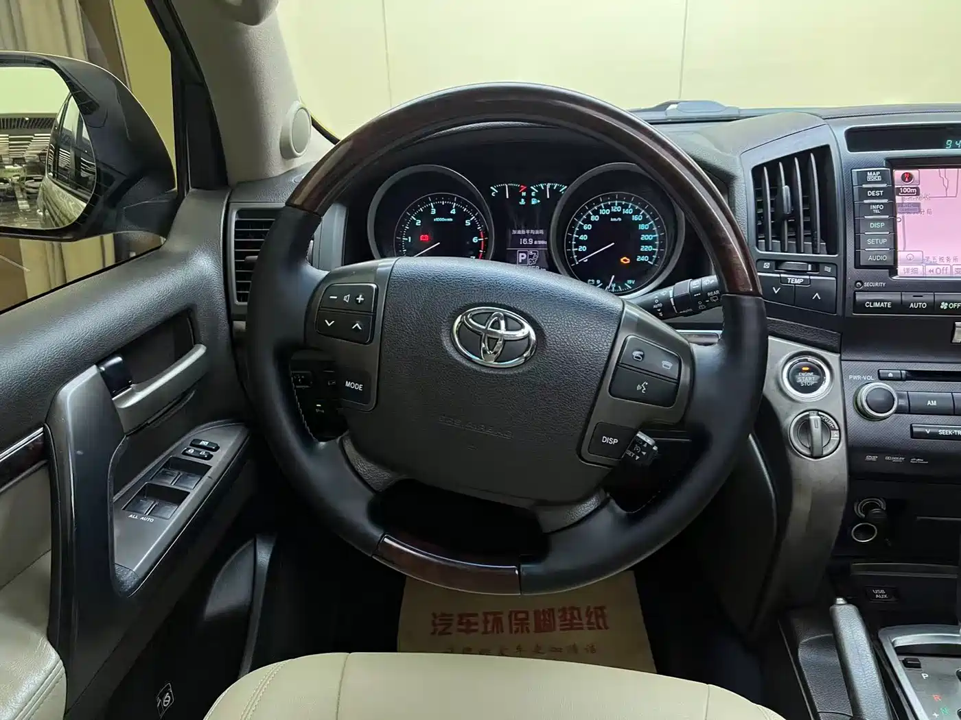 Toyota Land Cruiser 2010 Model 4.7L Automatic VX фото 9