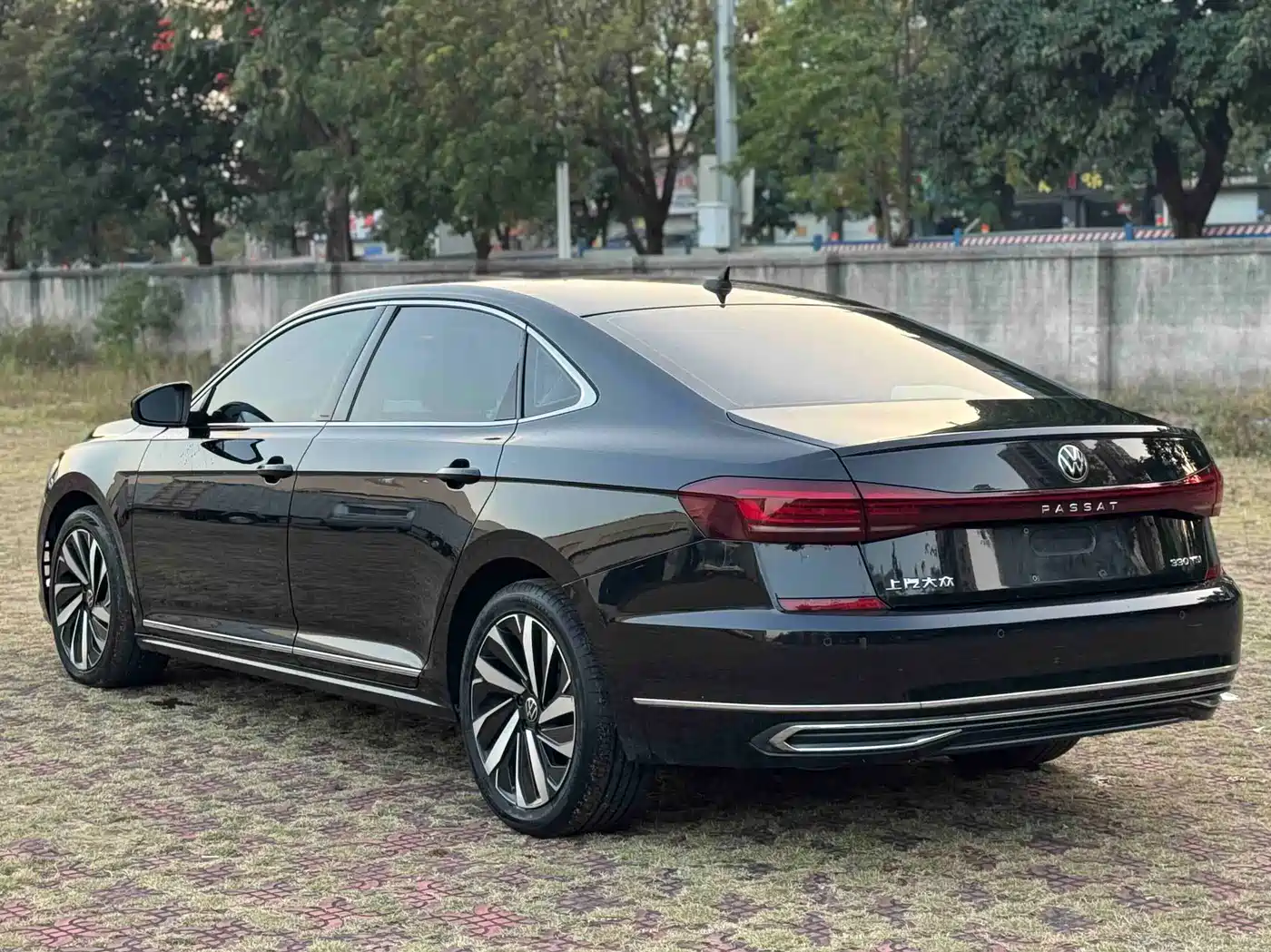 Volkswagen Passat 2022 330TSI Starlight Elite Edition фото 7
