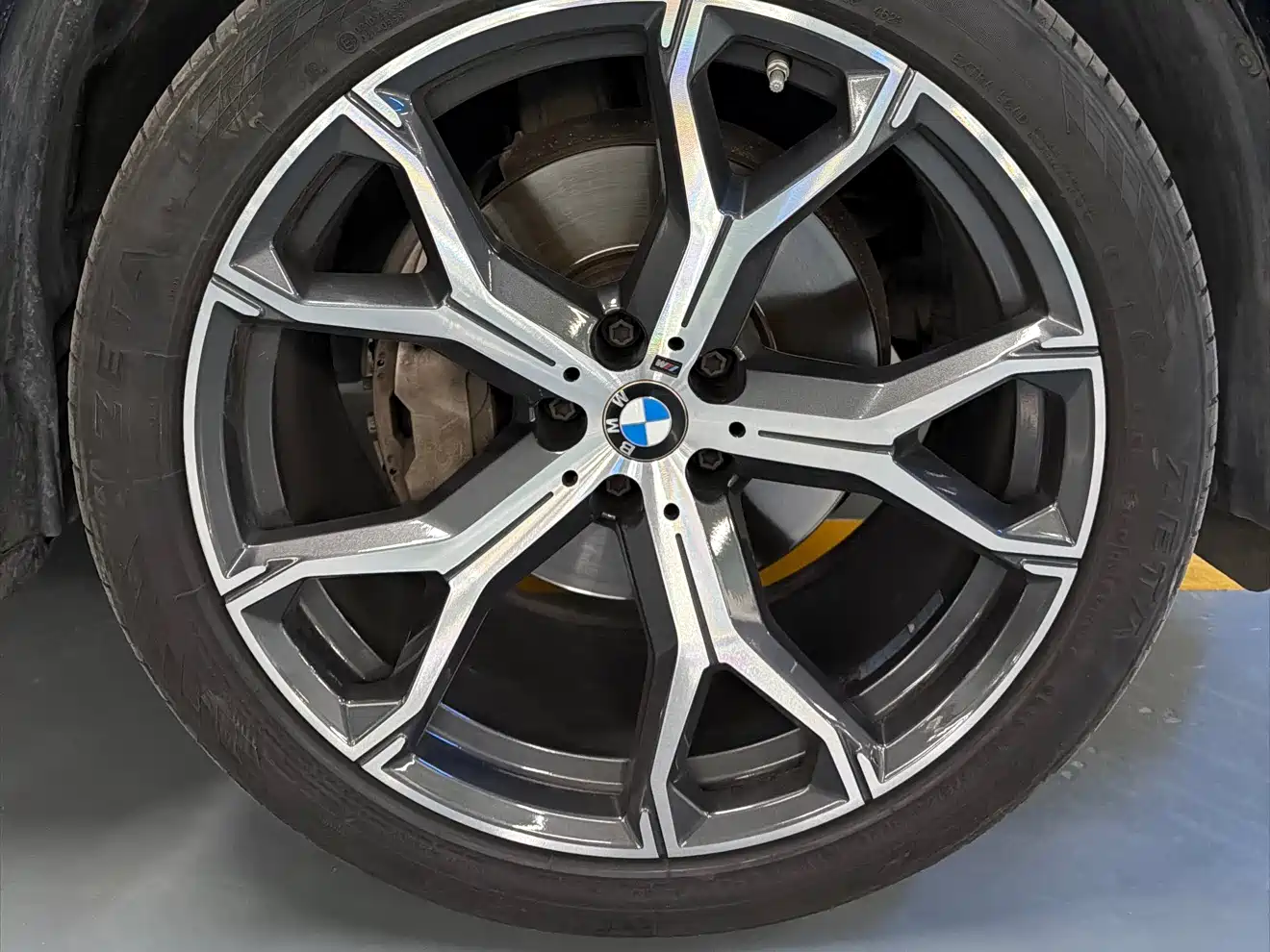 BMW X5 2022 Model xDrive 40Li M Sport Package фото 15