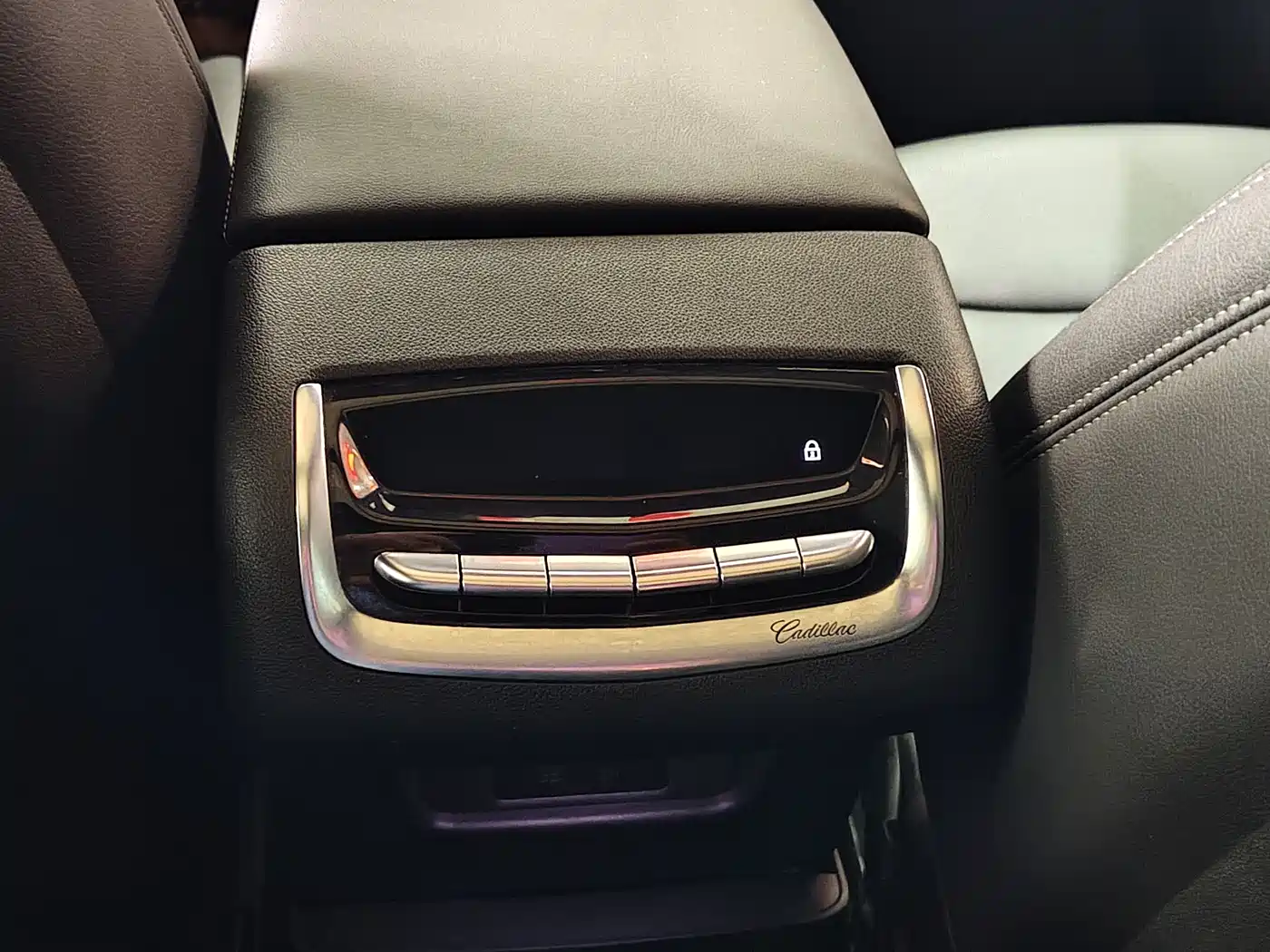 Cadillac XT6 2021 2.0T 7-Seater 2WD Trend Edition фото 16