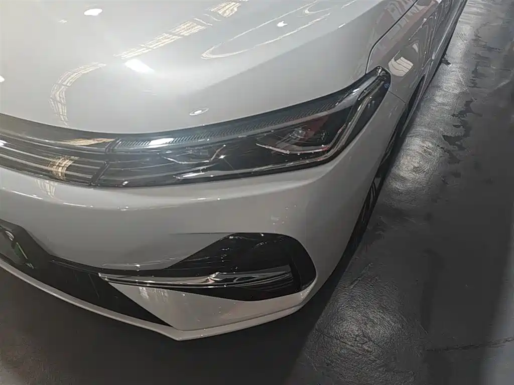 Geely Galaxy Galaxy A7 2025 EM-i 150km Premium Edition фото 15