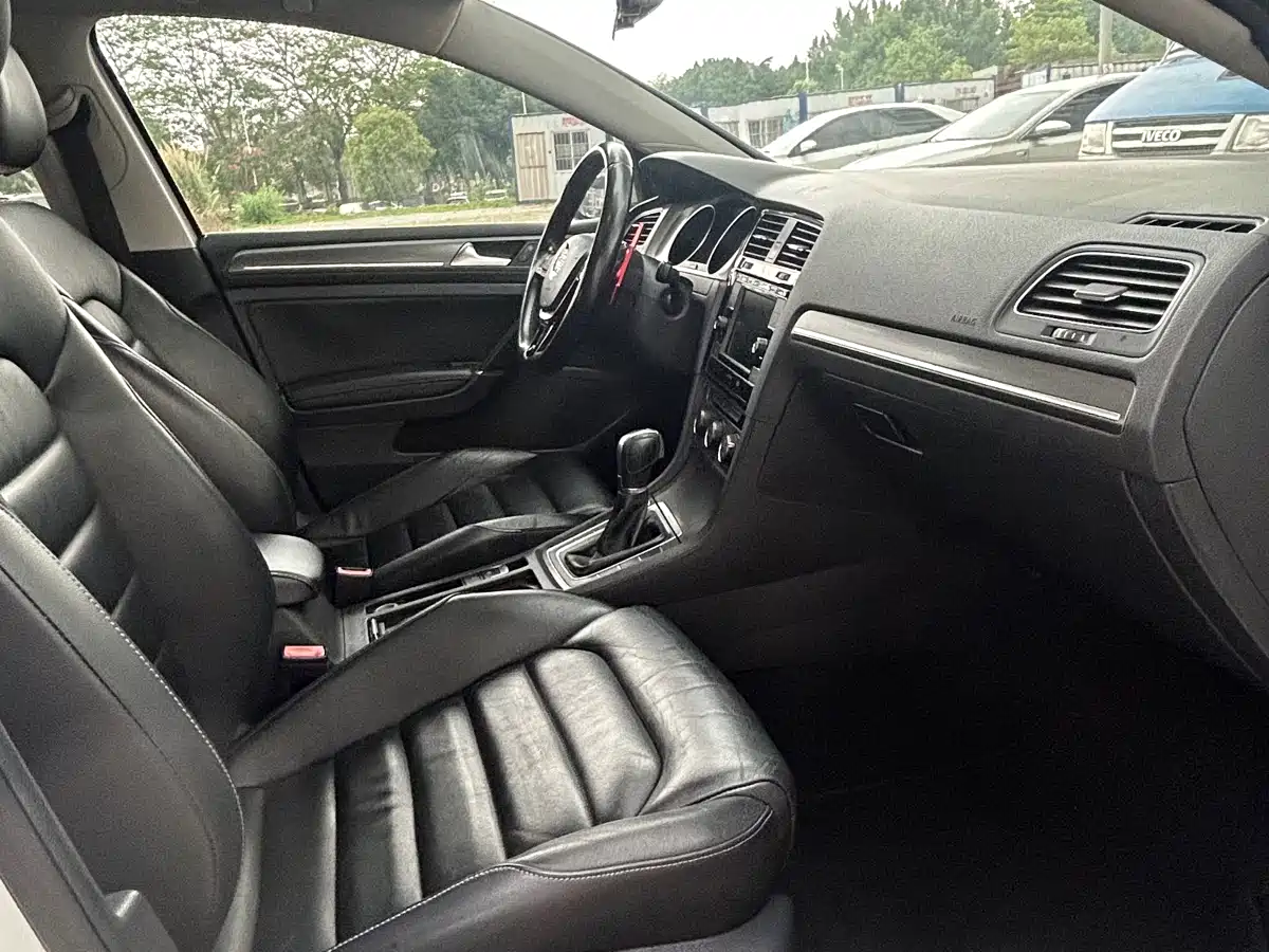 Volkswagen Golf 2016 230TSI Automatic Luxury фото 7